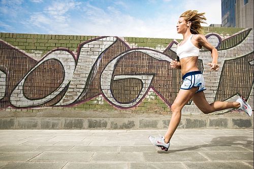 Woman_running_landscape